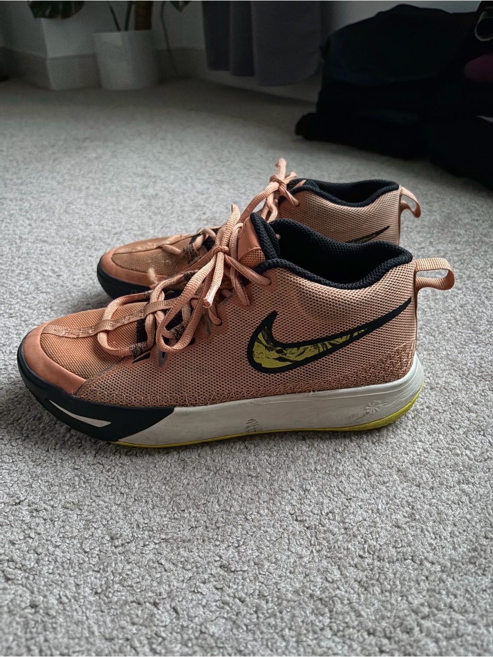 🍁 NIKE - Kyrie Kids Shoes - 6Y